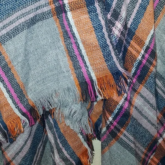 Just Style LA Poncho Scarf - Picture 4 of 6